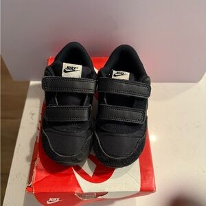 Nike Toddler Sneakers - 8C | Black Velcro Strap, Gently Used